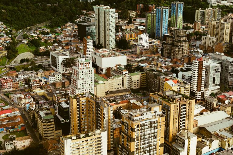 pexels-carlos-escobar-7008379-min